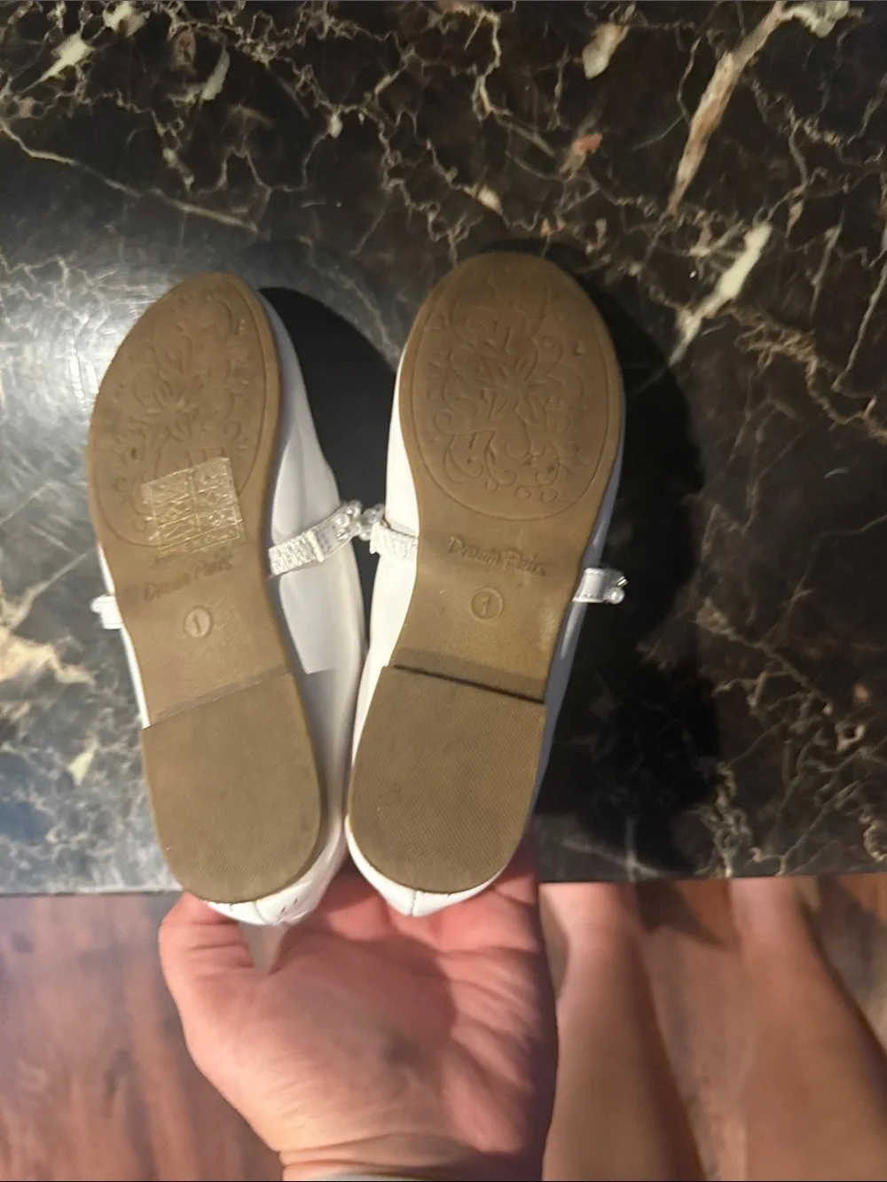 Dream Pairs classic strap